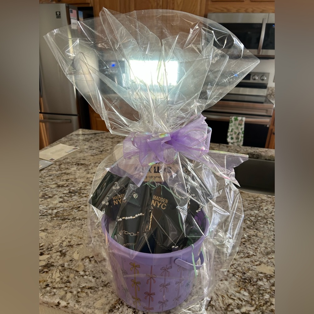 Teen Girl Basket Madden NYC Jewelry Gift Set in Lavender Pail